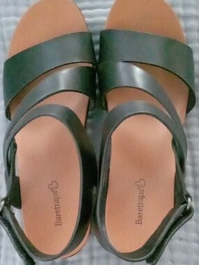 Baretraps Caley Dandals. Black. Size 9